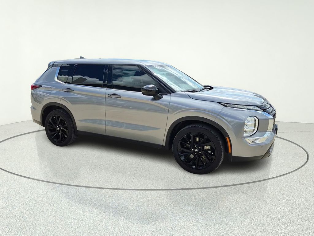 2022 Mitsubishi Outlander SE Launch Edition Gray at North Houston Mitsubishi