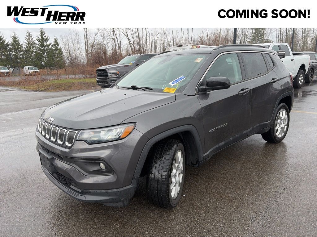 Certified Used 2022 Gray Jeep Latitude Lux image 4