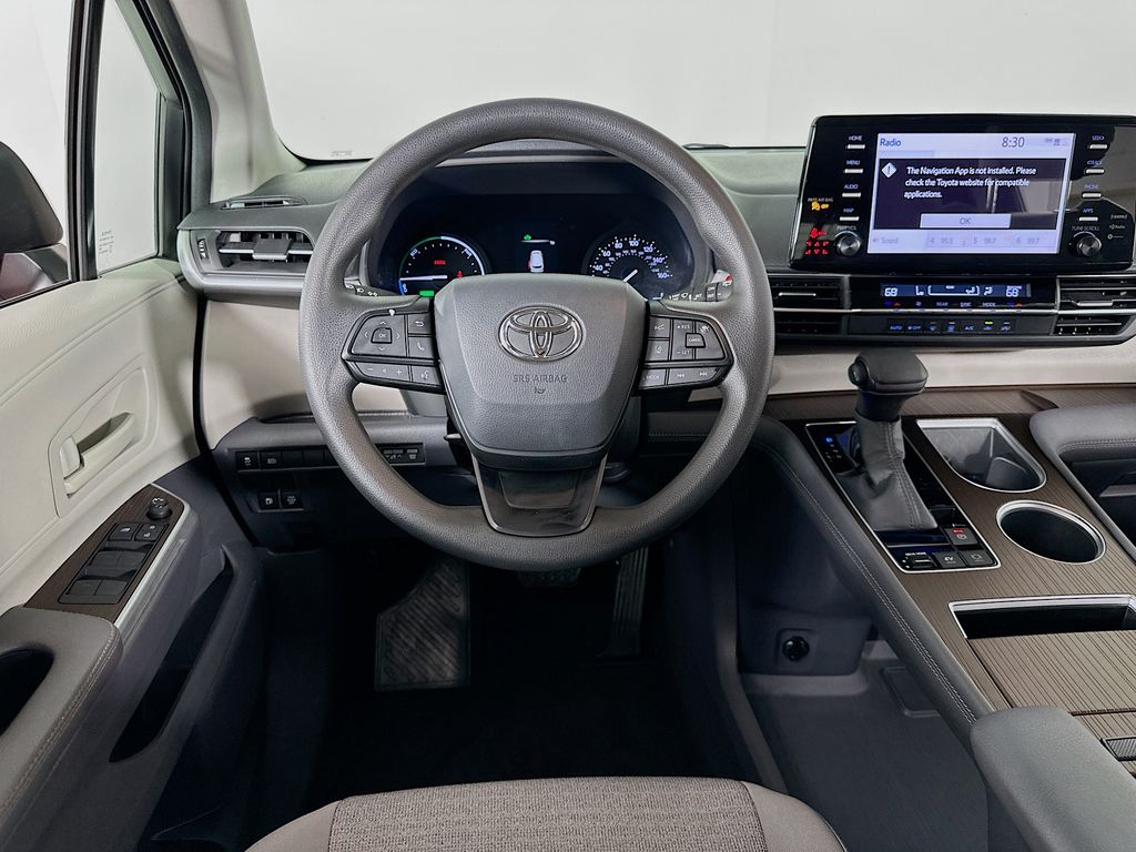 2022 Toyota Sienna LE 21