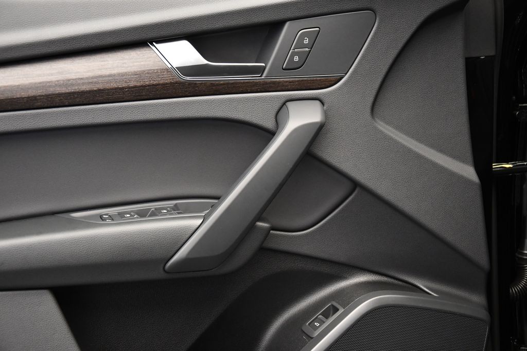 Thumbnail: 2025 Audi Q5 - 29