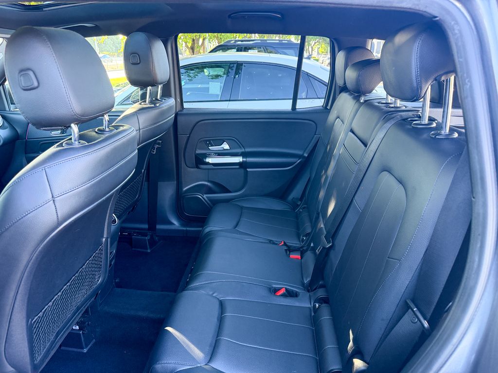 Used 2020  Mercedes-Benz GLB 250 image 25