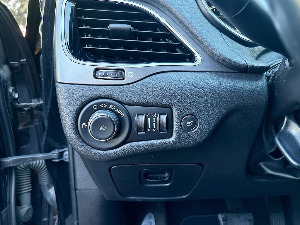 Used 2019 Black Jeep Limited image 10