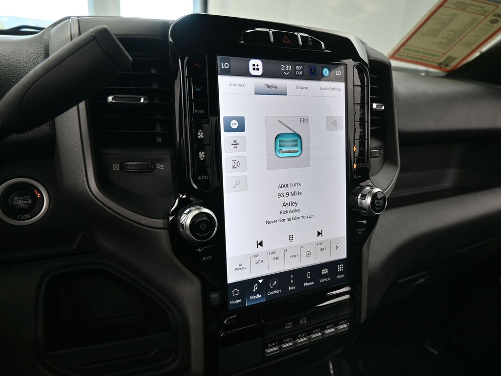 Used 2024 Granite Crystal Metallic Clearcoat Ram Tradesman image 24