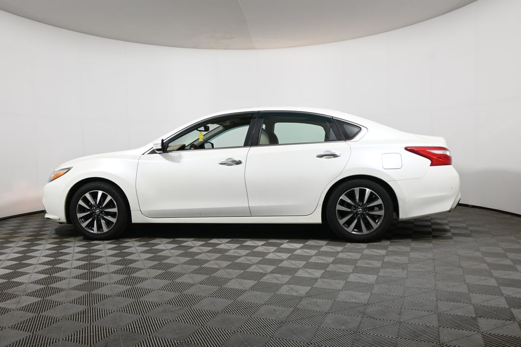 Thumbnail: 2016 Nissan Altima - 2