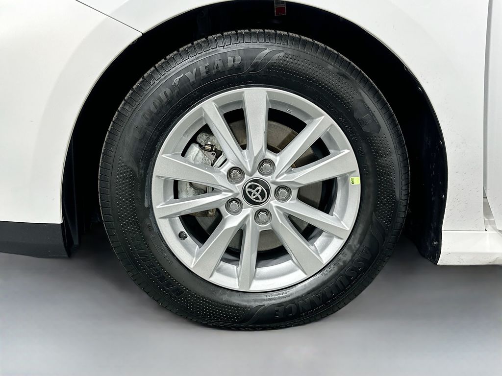 Thumbnail: 2025 Toyota Camry - 30