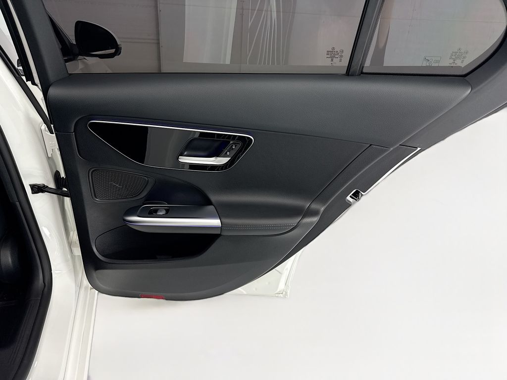 Thumbnail: 2023 Mercedes-Benz C-Class - 25