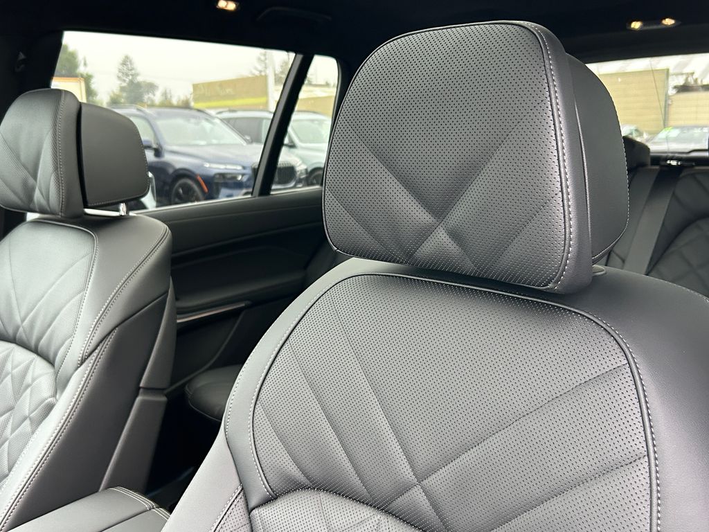 Thumbnail: 2026 BMW X7 - 14