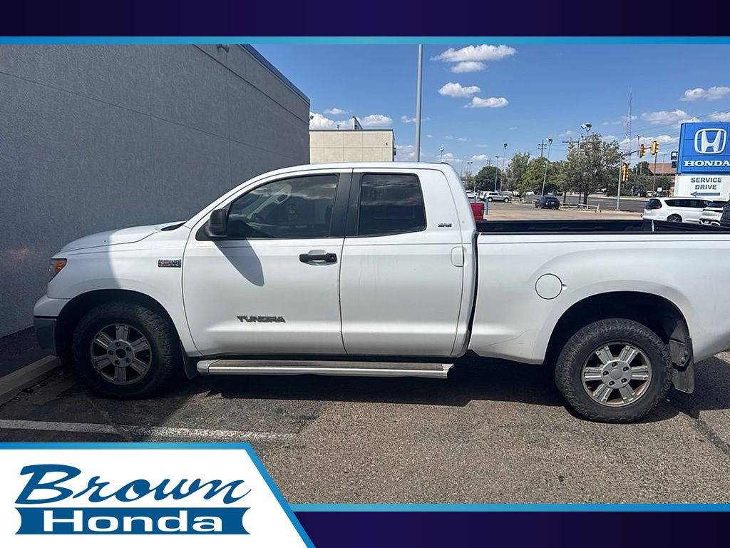 Super White 2011 Toyota Tundra Pickup Truck Four-Wheel Drive 6-Speed Automatic