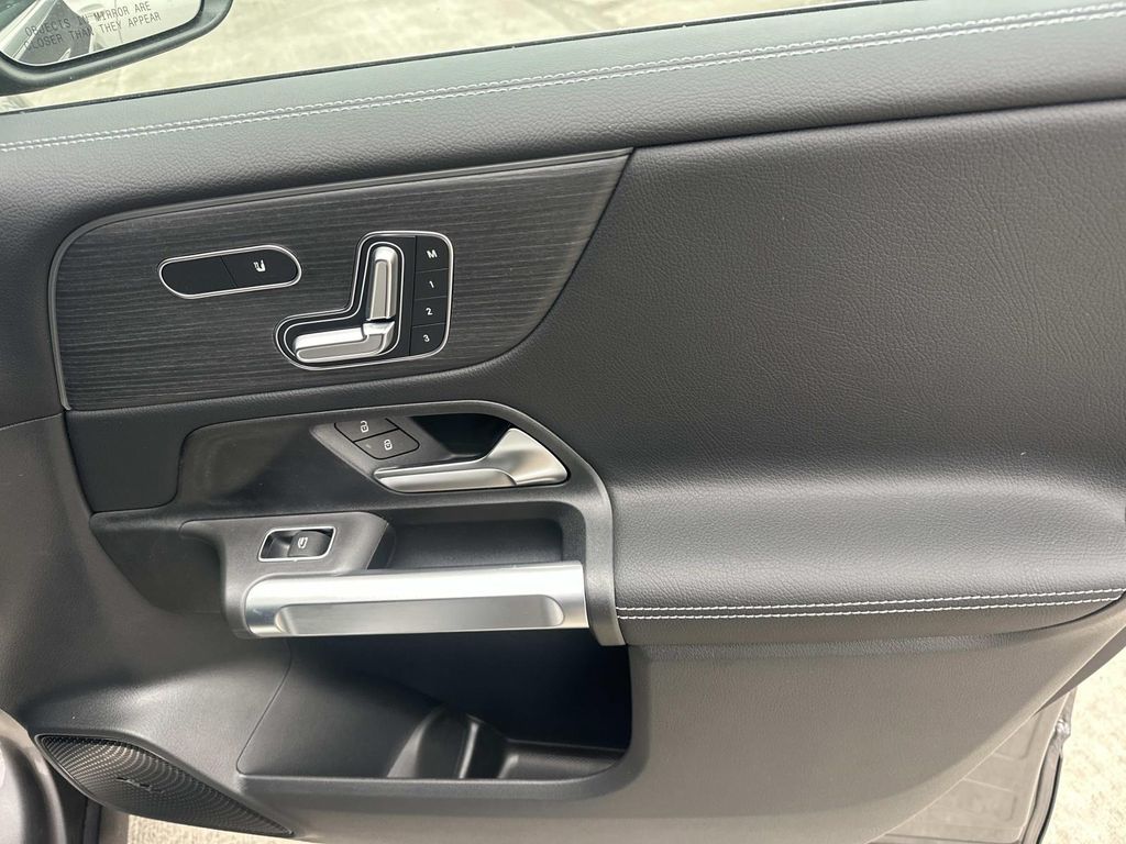 Thumbnail: 2026 Mercedes-Benz GLB - 19