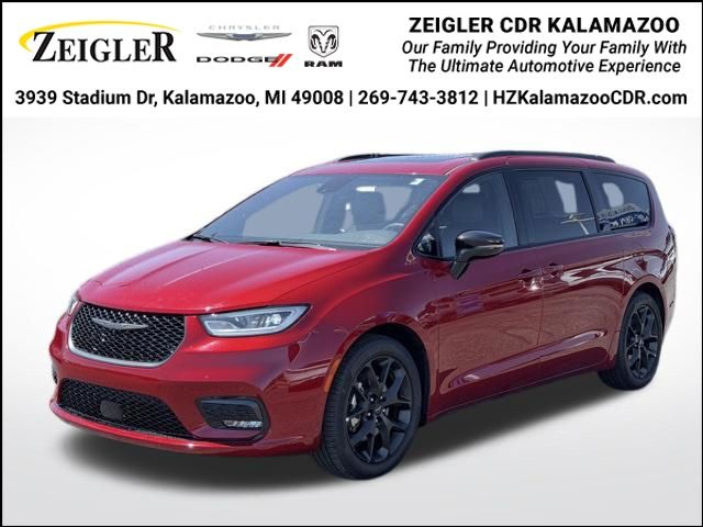 Red Hot Pearlcoat 2025 Chrysler Pacifica Minivan Front-Wheel Drive 9-Speed Automatic