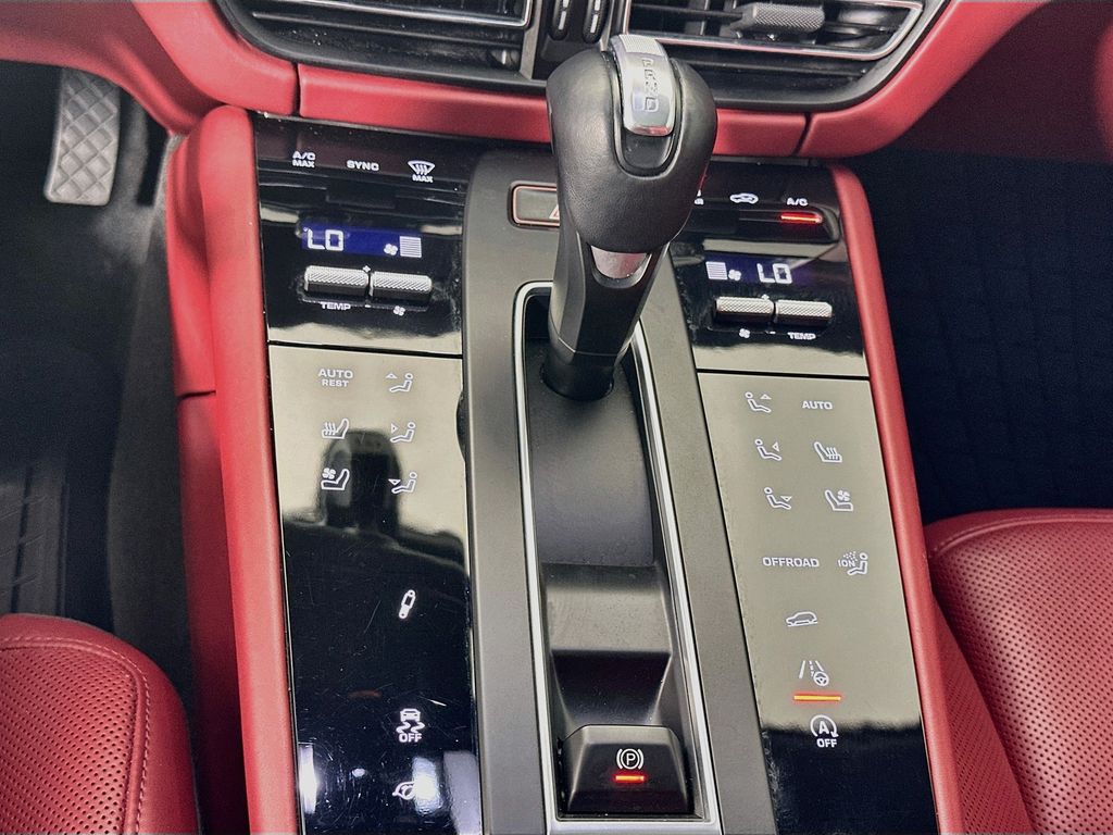 Thumbnail: 2023 Porsche Macan - 16
