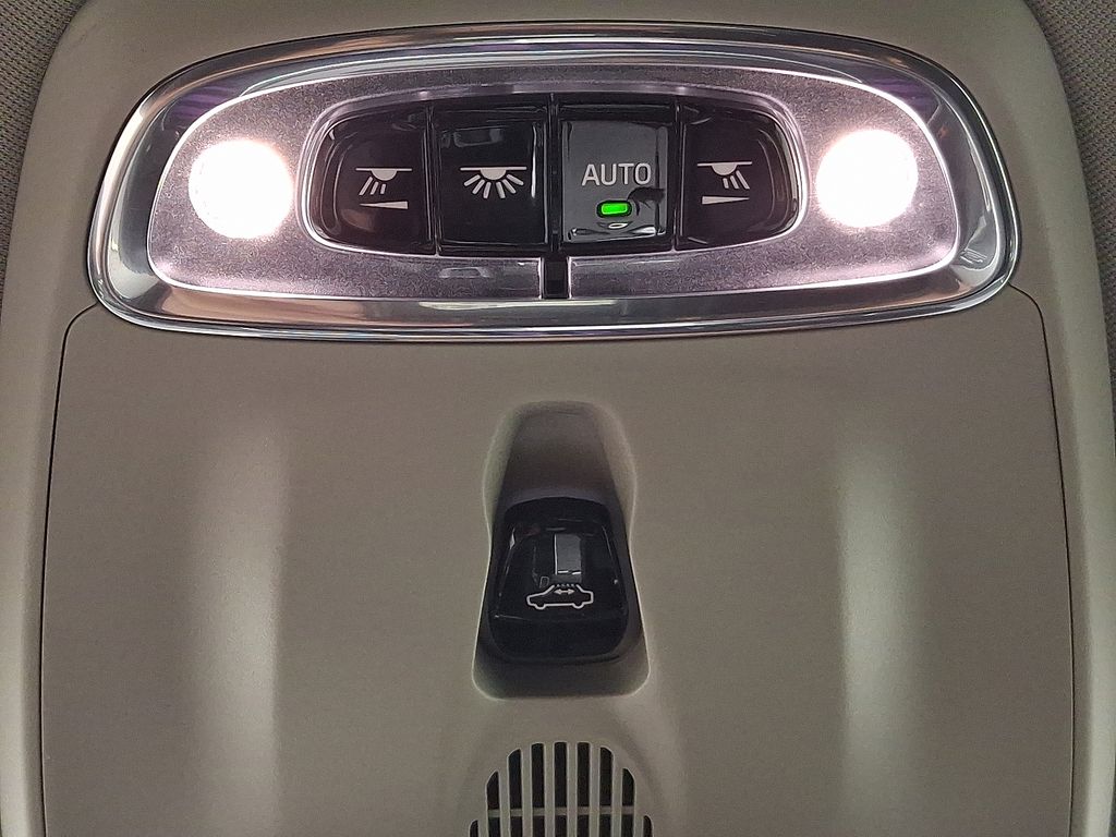 Thumbnail: 2021 Volvo XC90 - 23