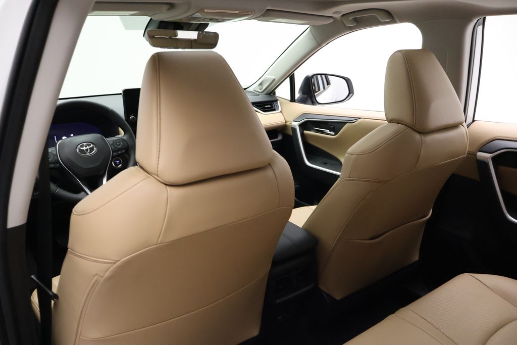 Thumbnail: 2023 Toyota RAV4 - 20