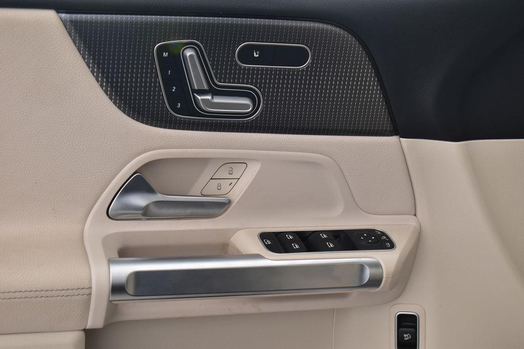 Thumbnail: 2021 Mercedes-Benz GLB - 12
