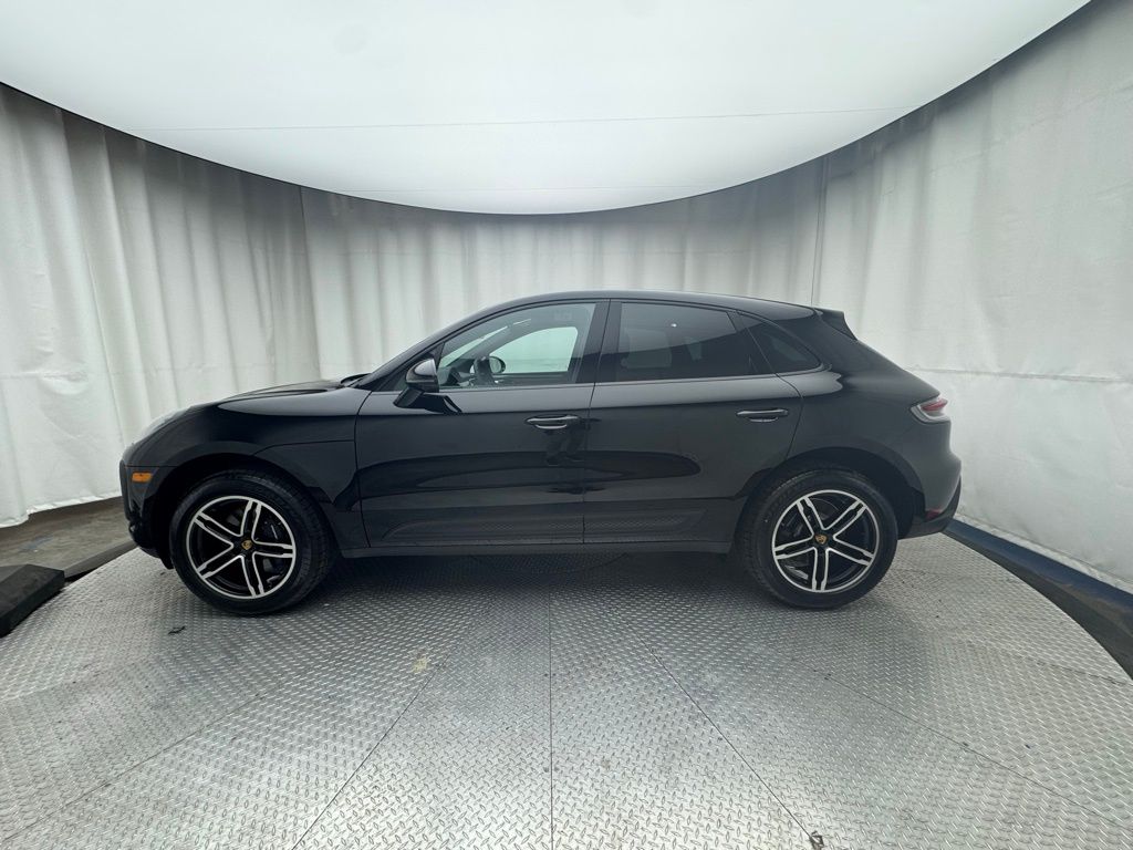 Thumbnail: 2025 Porsche Macan - 2