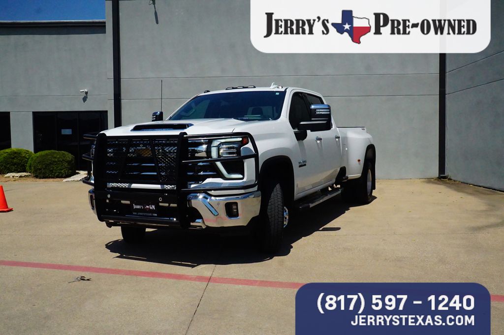 Summit White 2025 Chevrolet Silverado 3500HD Pickup Truck Four-Wheel Drive Automatic