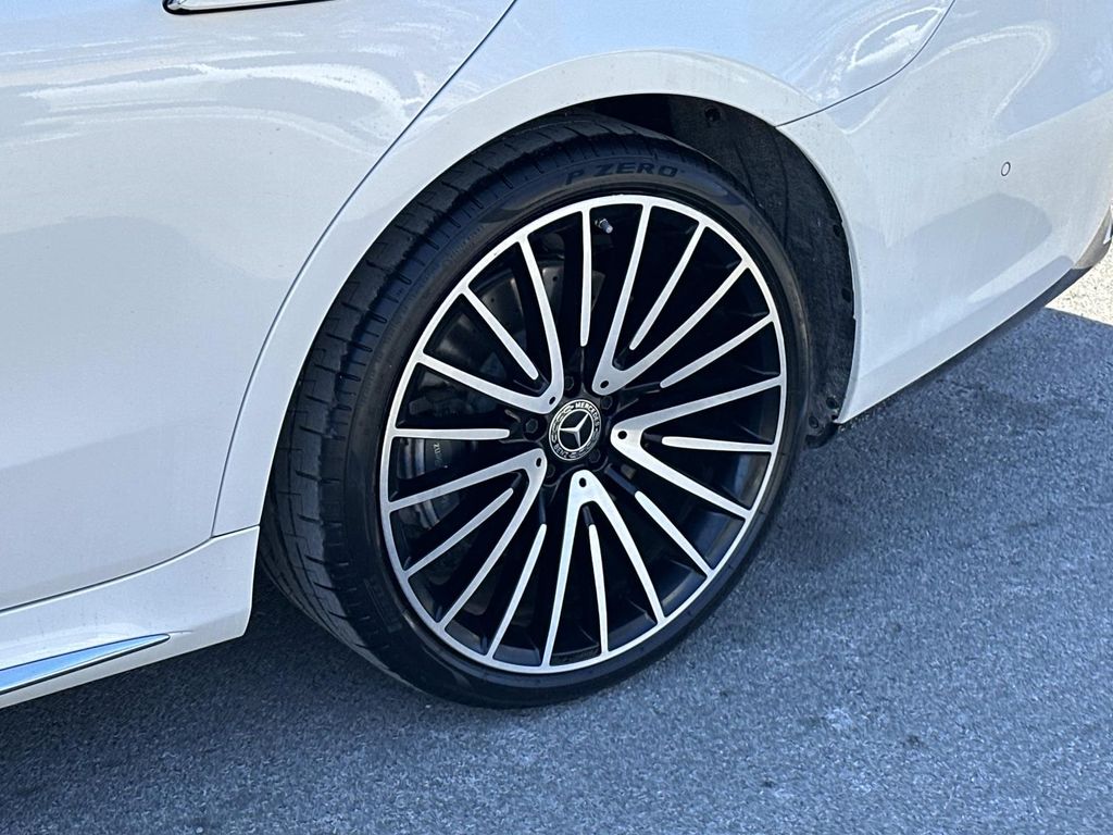 Thumbnail: 2022 Mercedes-Benz S-Class - 16