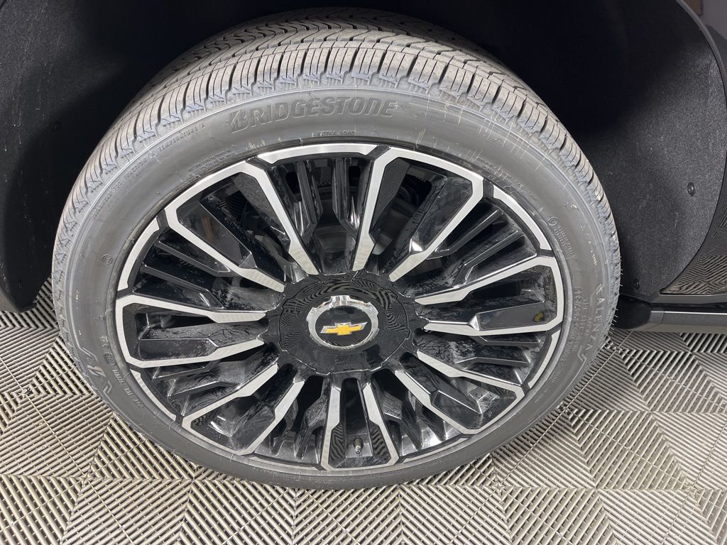 Thumbnail: 2026 Chevrolet Suburban - 17