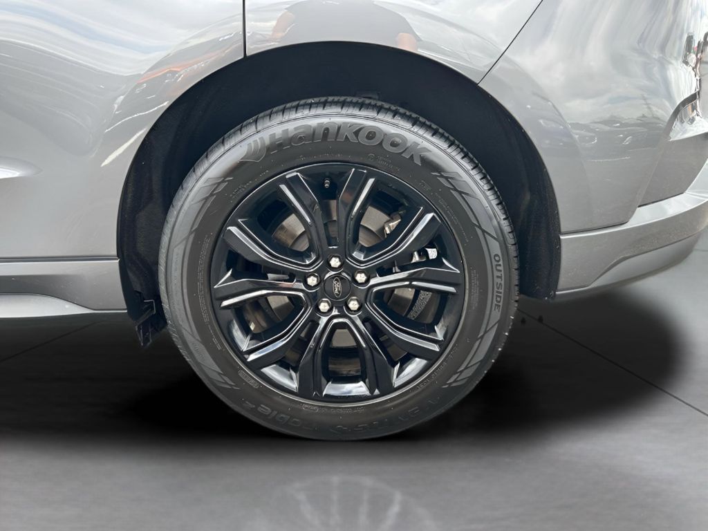 Certified Used 2024 Gray Ford SE image 28
