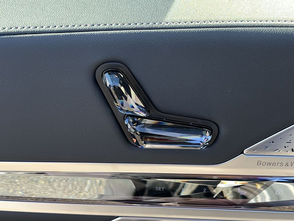 Thumbnail: 2025 BMW 7 Series - 12