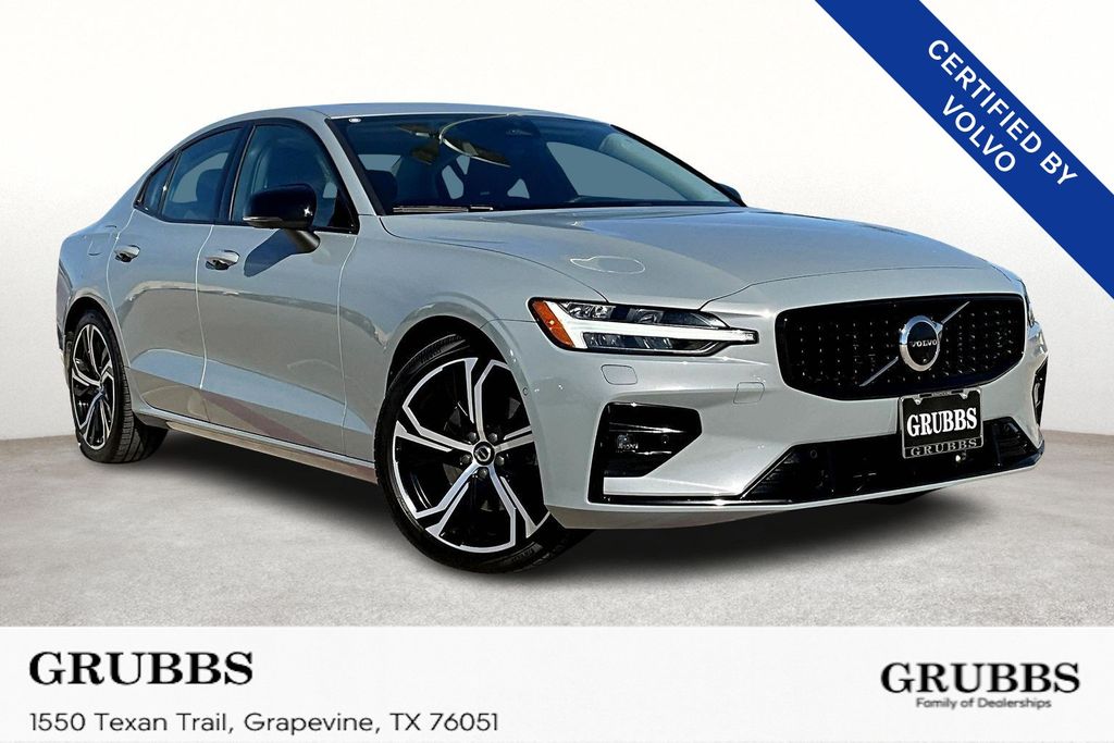 2024 Volvo S60 B5 Ultimate Dark Theme AWD