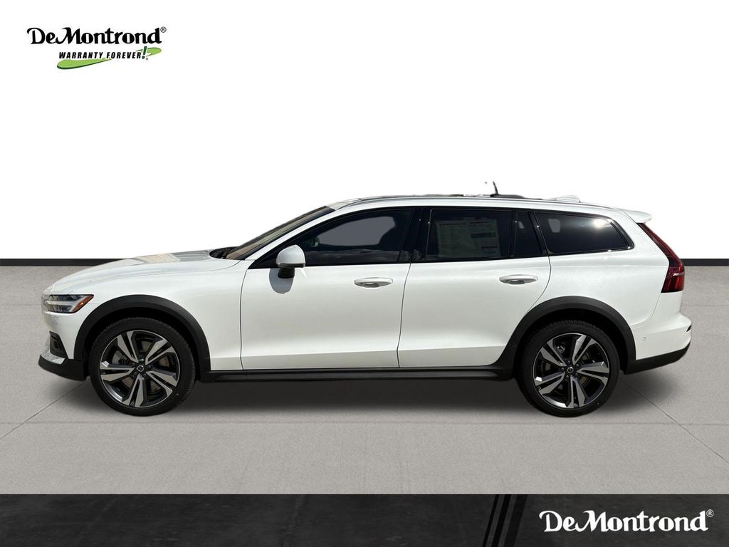 New 2026 Crystal White Volvo B5 Plus image 8