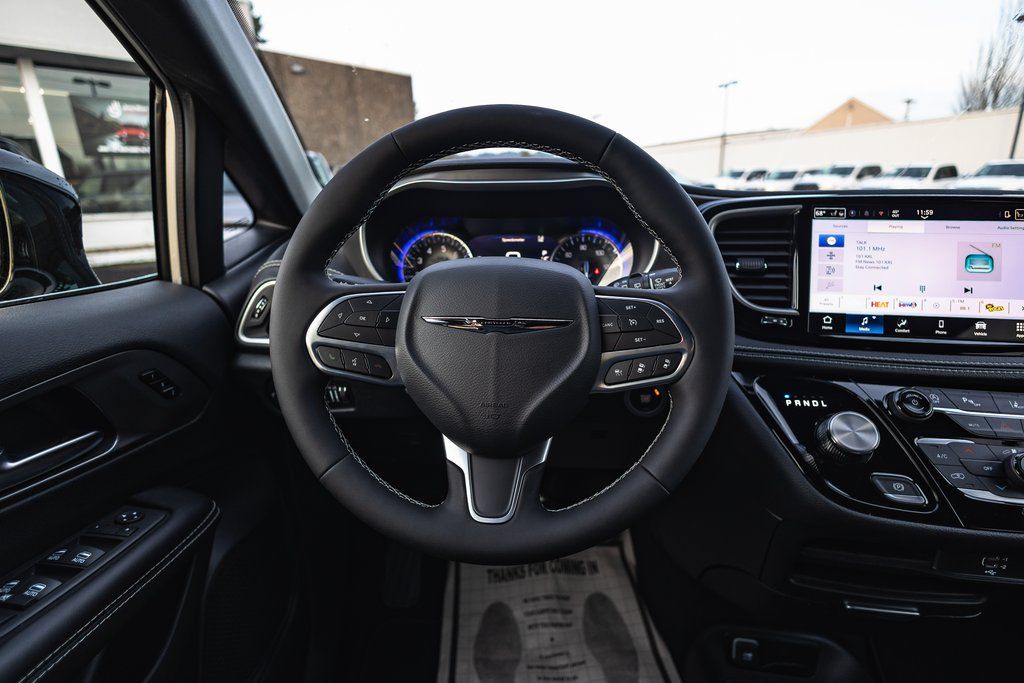 2026 Chrysler Pacifica Select thumbnail 24