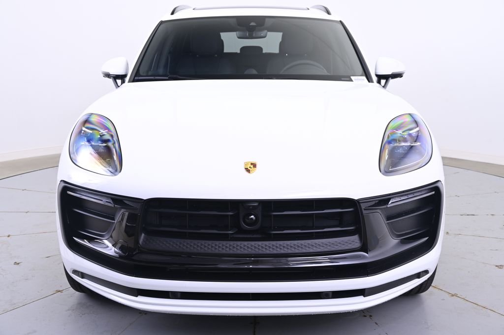 Thumbnail: 2026 Porsche Macan - 10