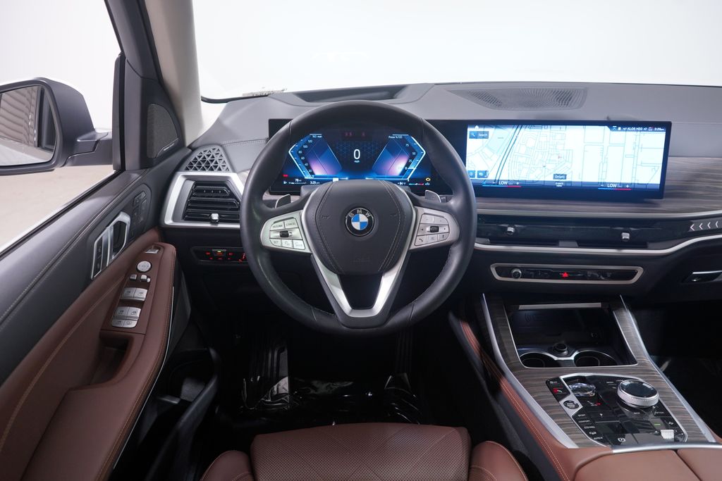 2023 BMW X7 xDrive40i 11