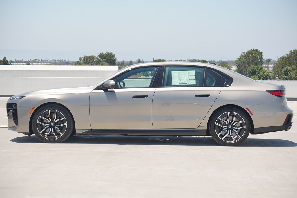 Thumbnail: 2025 BMW 7 Series - 4