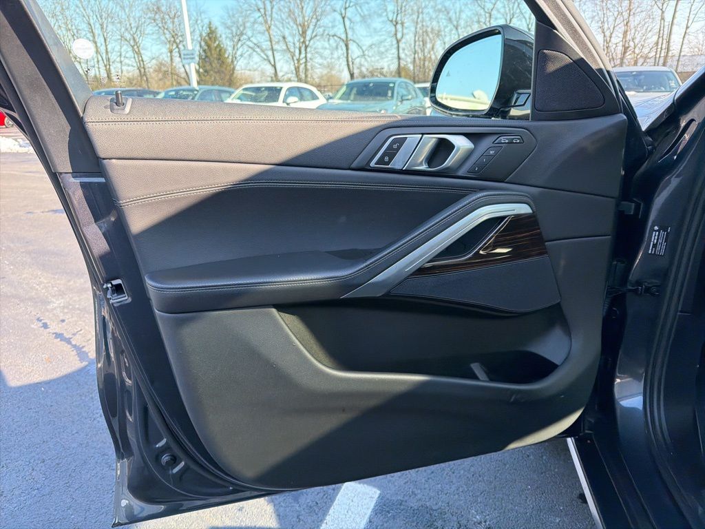 Thumbnail: 2021 BMW X6 - 19