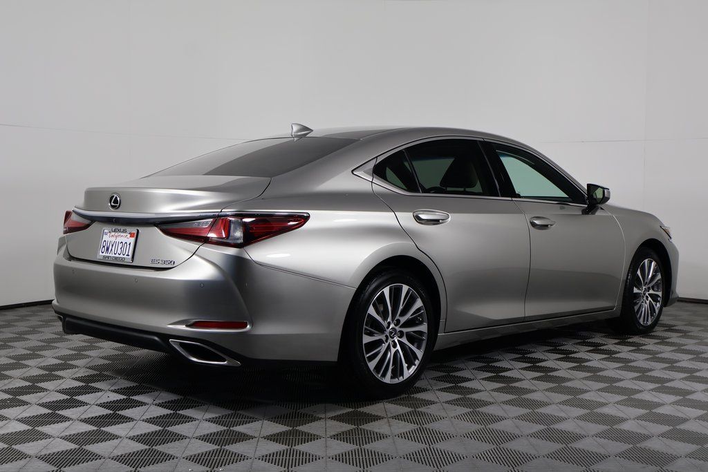 Thumbnail: 2019 Lexus ES - 4