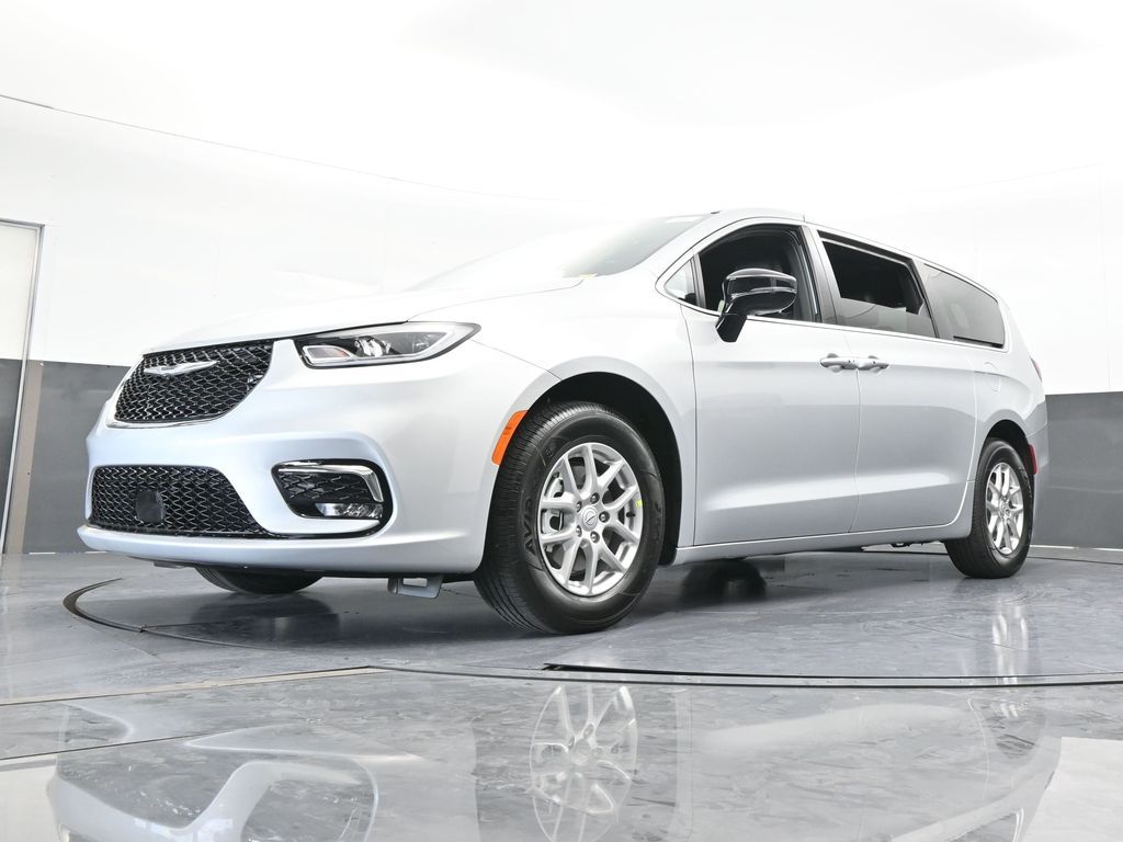 New 2026 Silver Mist Clearcoat Chrysler Select image 53