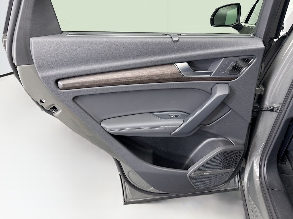 Thumbnail: 2025 Audi Q5 - 25