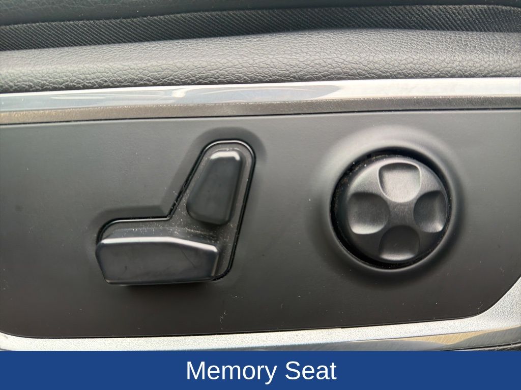 2020 Ram 1500 Laramie Crew Cab 4x4 5'7" Box