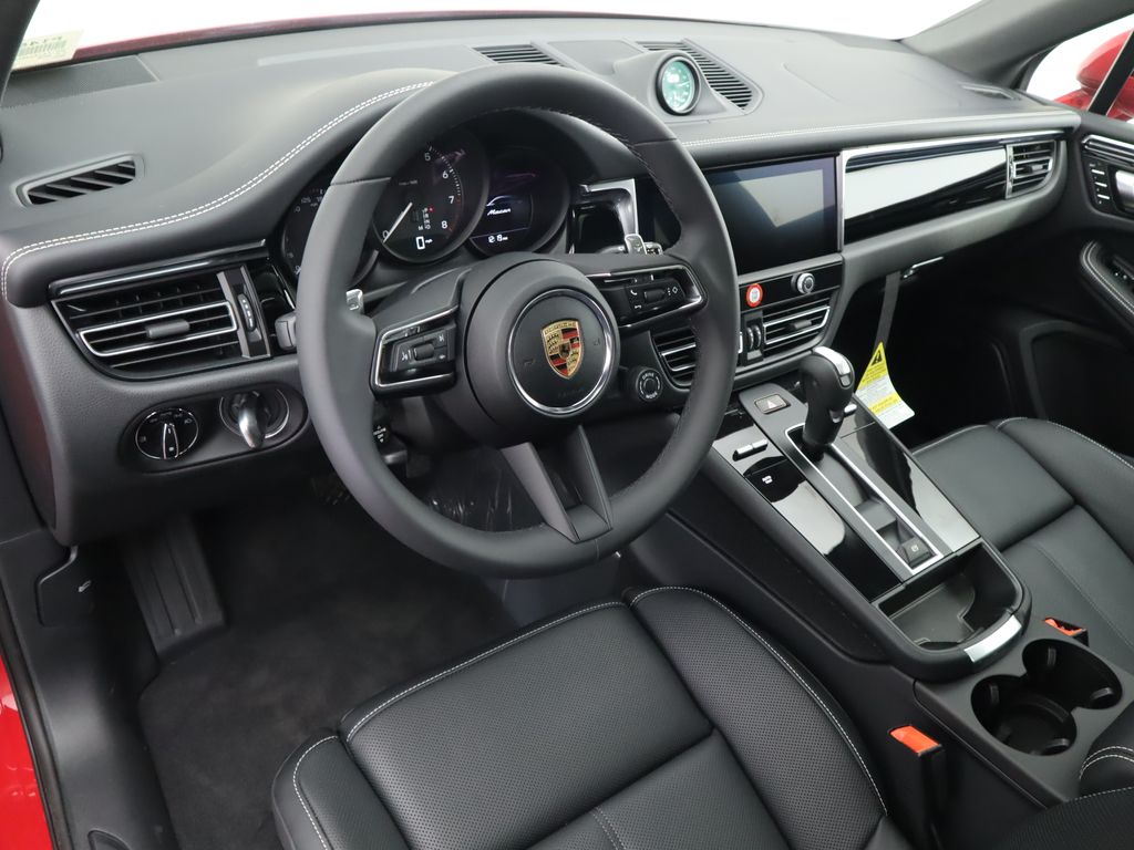 Thumbnail: 2025 Porsche Macan - 4
