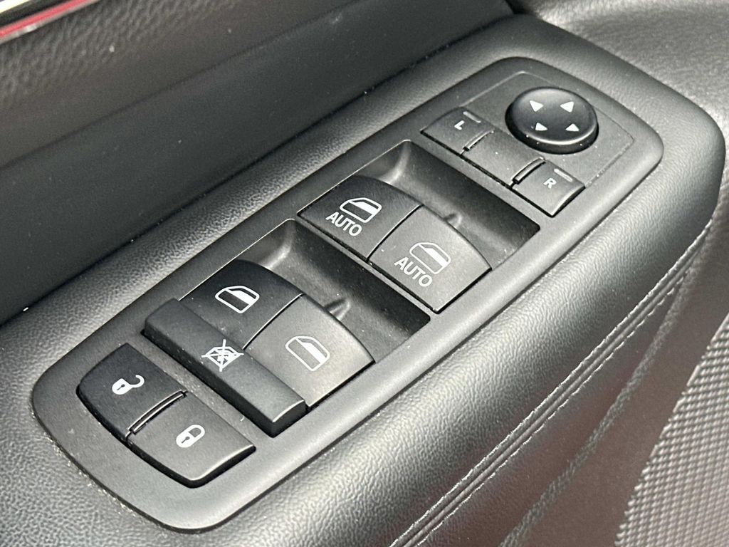 Thumbnail: 2019 Jeep Grand Cherokee - 31