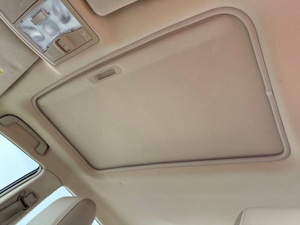 Thumbnail: 2012 Toyota Avalon - 18
