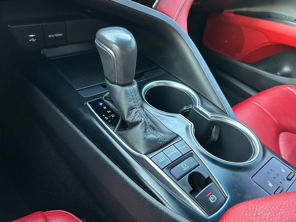 2018 Toyota Camry XSE 26
