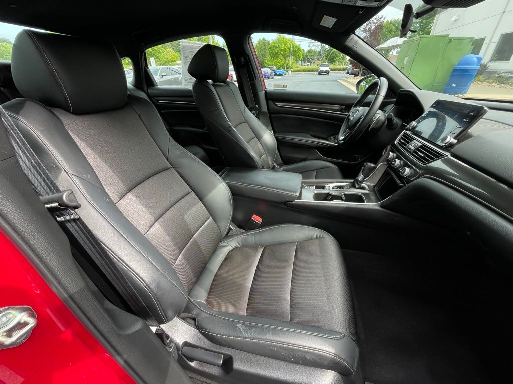 2018 Honda Accord Sport 32