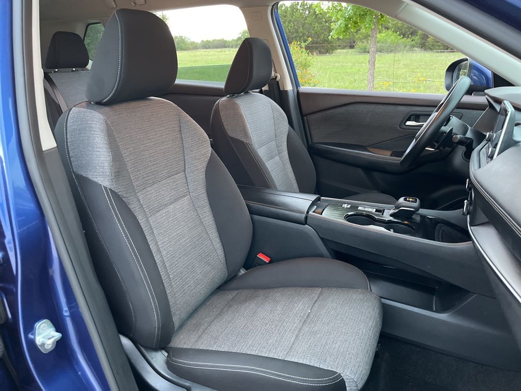 2023 Nissan Rogue SV 28