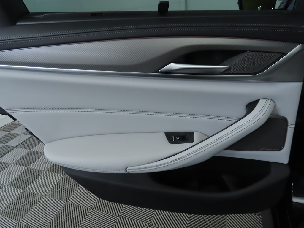 Thumbnail: 2022 BMW M5 - 27
