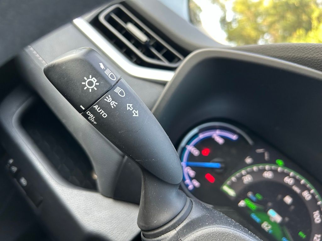 2024 Toyota RAV4 XLE 28