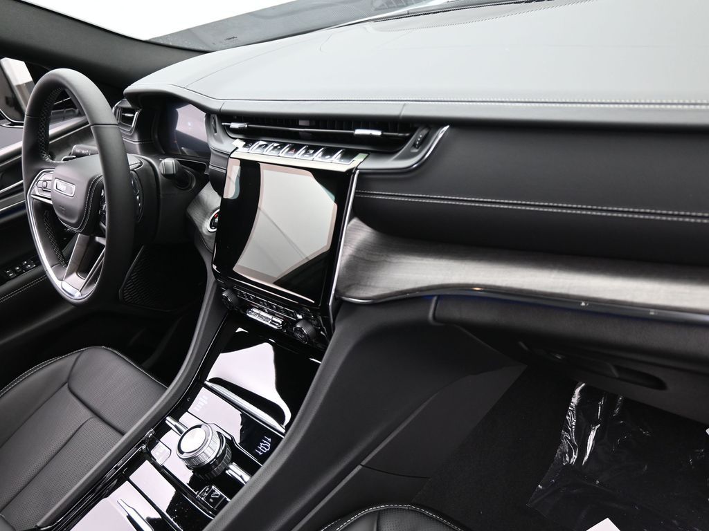 Used 2024 Silver Zynith Jeep Overland image 38