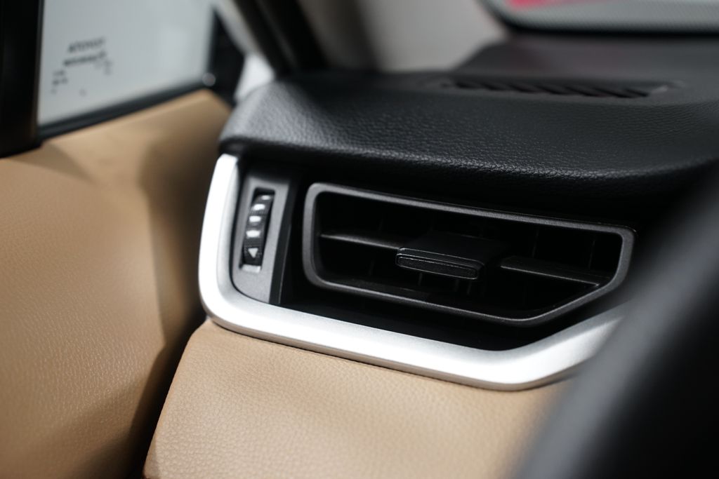 Thumbnail: 2025 Toyota RAV4 - 24