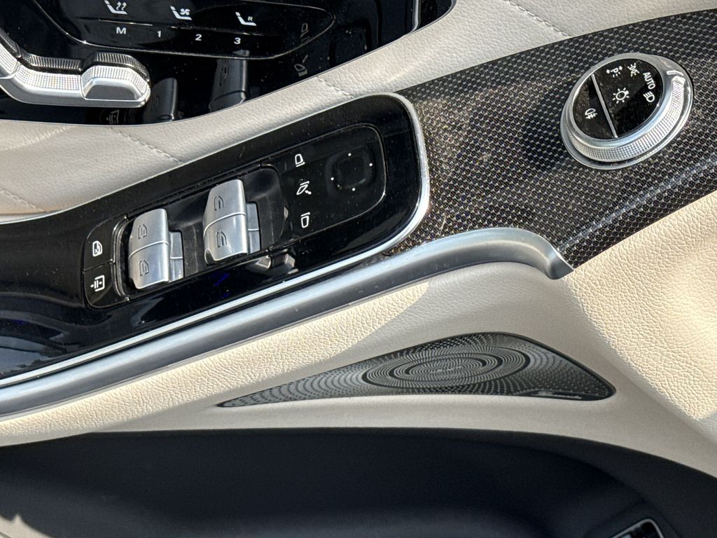 Thumbnail: 2022 Mercedes-Benz S-Class - 12