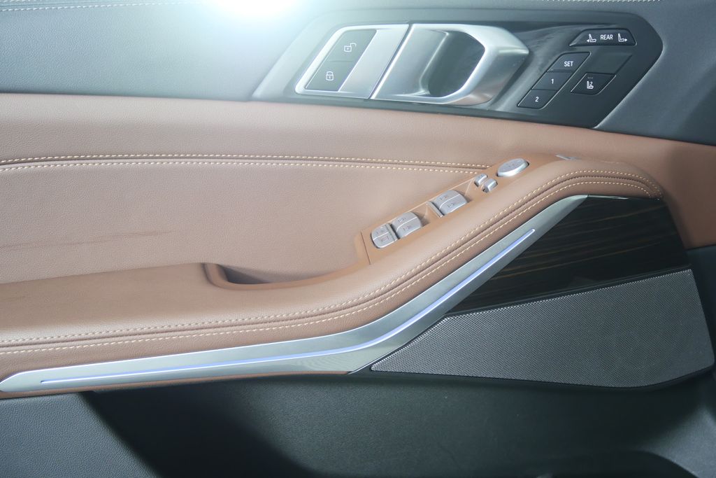 Thumbnail: 2025 BMW X7 - 8