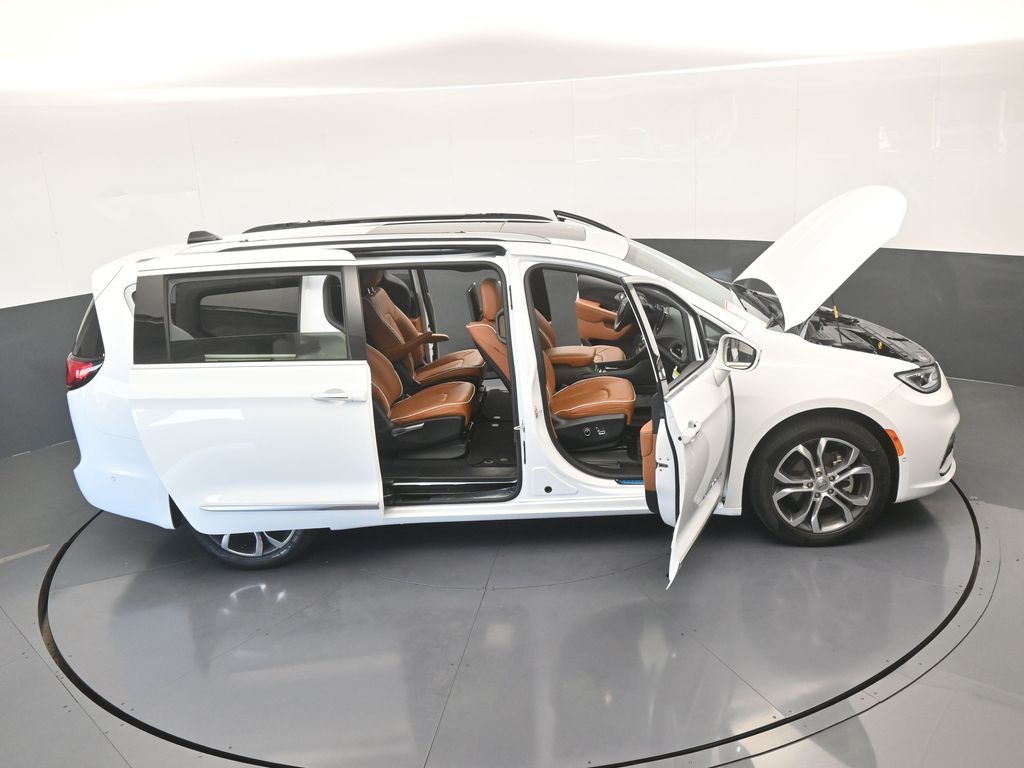 Used 2024 Bright White Clearcoat Chrysler Pinnacle image 84