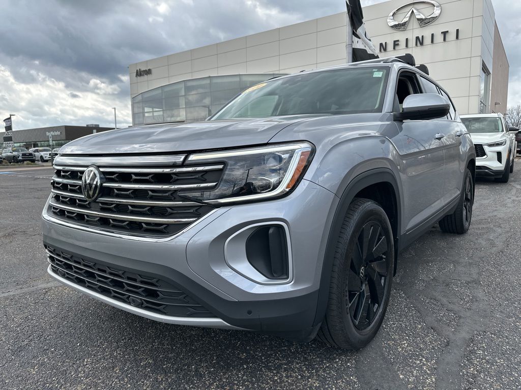 Silver Mist Metallic 2024 Volkswagen Atlas SE 4Motion AWD with Technology SUV / Crossover All-Wheel Drive 8-Speed Automatic