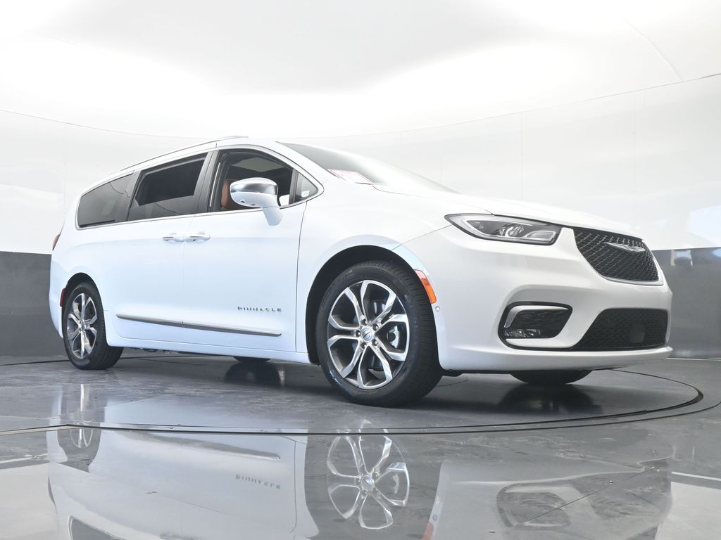 Used 2024 Bright White Clearcoat Chrysler Pinnacle image 77